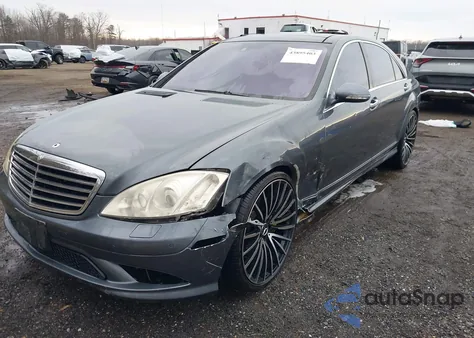 2008 Mercedes-Benz S 550 4Matic z USA, uszkodzony, nr VIN WDDNG86X48A175433
